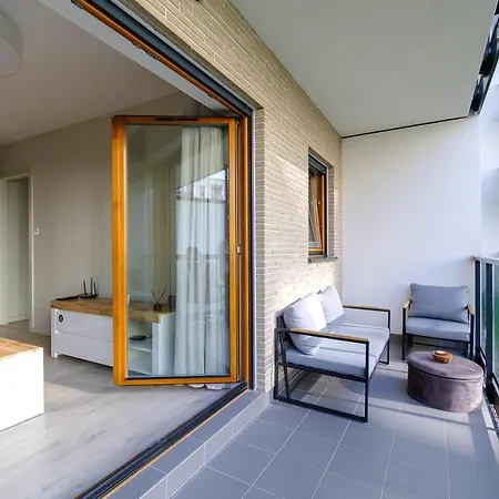 Hello Apartments Zajezdnia Wrzeszcz With Private Parking Gdansk Exterior photo